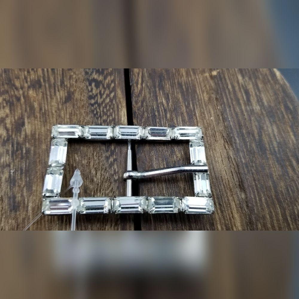 Crystal buckle pendant MISC